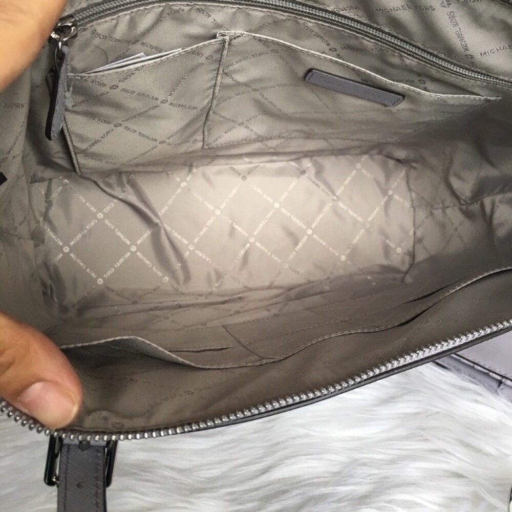 Firm❗️Michael Kors Large Ciara Zipper tote bag - Picture 6 of 6
